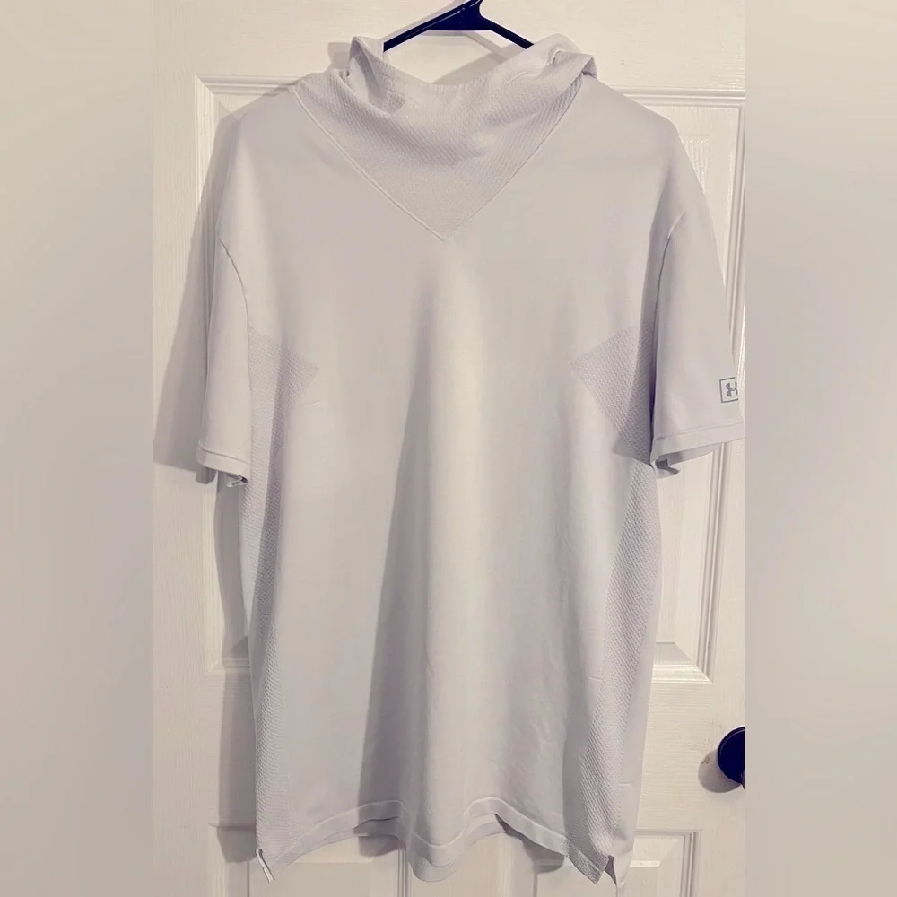 Under Armour White Fitted Top HeatGear Size‎ Large